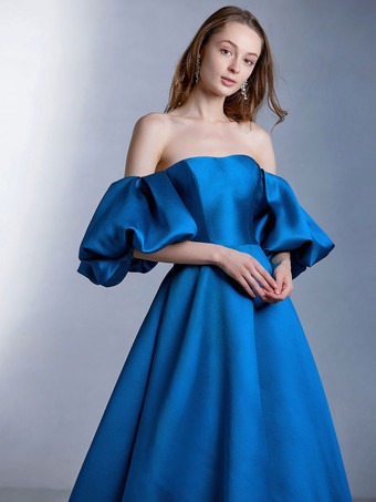 トレインストラップレス半袖の青いウェディングドレスは、ナチュラルウエストサテン生地Aラインロングブライダルガウンをひもで締めます