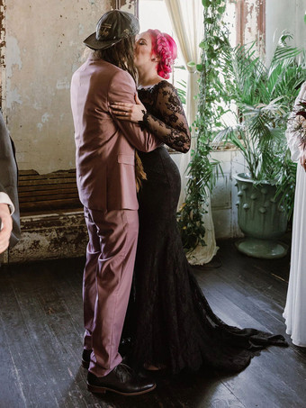 Черная мантия рукавов русалки шнурка платьев свадьбы длинная Bridal с изготовлением на заказ поезда свободным
