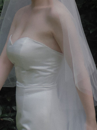 アイボリーウェディングベール2層アクセサリーは含まれていません。ペンシルエッジクラシックブライダルベール