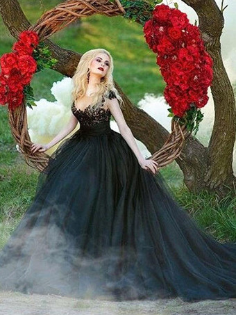 Black Gothic Wedding Dresses A-Line Short Sleeves Lace With Train Bridal Gown Free Customization