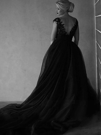 黒ゴシックウェディングドレス A ライン半袖レーストレインブライダルガウン無料カスタマイズ