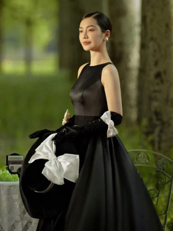 黒のウェディングドレス サテン生地 Aライン ノースリーブ マキシレングス ブライダルドレス 無料カスタマイズ