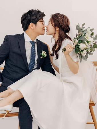 シンプルなウェディングドレス ストレッチクレープ Vネック 半袖 Aライン ブライダルドレス