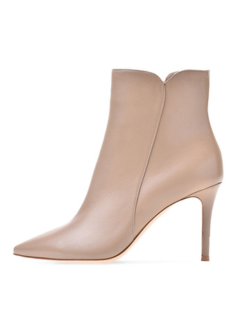 肌色女性の足首のブーツはつま先のスティレットヒールブーツを尖らせました