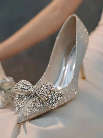 Женские свадебные туфли  расшитые блестками  серебряные  с острым носком  стразами  с бантом  на шпильке  вечерние туфли