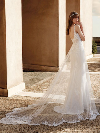 ウェディングドレス トレーン付き ノースリーブ レース Vネック ブライダルガウン