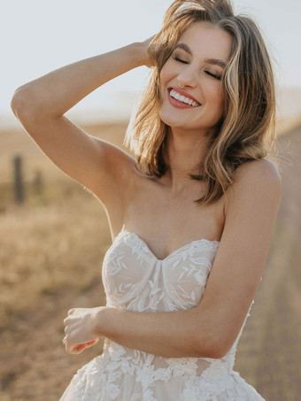 プリンセス ウェディングドレスAライン トレーン付き 恋人ネック ノースリーブ レース ブライダルガウン 自由なカスタマイズ