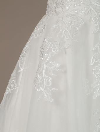 シンプルなウェディングドレス　2025　Aライン　Vネック　ノースリーブ　マキシ丈　ビーチブライダルドレストレーン付き