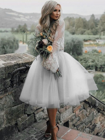 アイボリーブルーのシンプルなウェディングドレスラインデザインのネックラインレースチュールブライダルガウン