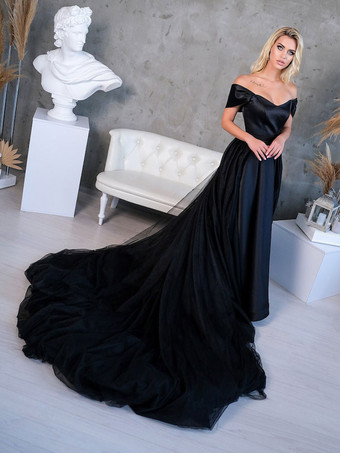 ゴシックブラックのウェディングドレス A ラインノースリーブバックレススプリットフロントトレーンゴシックブライダルドレス無料カスタマイズ