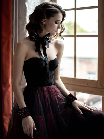 ゴシックブラックのウェディングドレス A ラインノースリーブバックレスレースアップトレーンブライダルドレス無料カスタマイズ