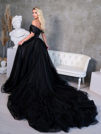 ゴシックブラックのウェディングドレス A ラインノースリーブバックレススプリットフロントトレーンゴシックブライダルドレス無料カスタマイズ