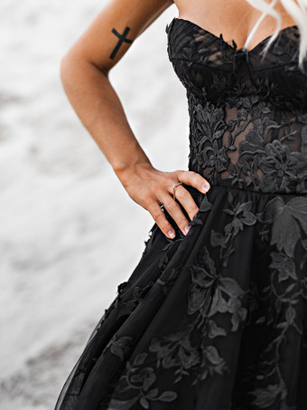 ゴシックブラックのウェディングドレス A ラインノースリーブレースアップバックレストレーンブライダルドレス無料カスタマイズ