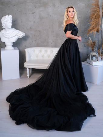 ゴシックブラックのウェディングドレス A ラインノースリーブバックレススプリットフロントトレーンゴシックブライダルドレス無料カスタマイズ