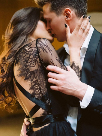 ゴシックブラックのウェディングドレス A ライン長袖背中の開いたレースアップトレーンブライダルガウン無料カスタマイズ