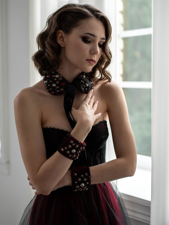 ゴシックブラックのウェディングドレス A ラインノースリーブバックレスレースアップトレーンブライダルドレス無料カスタマイズ