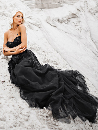 ゴシックブラックのウェディングドレス A ラインノースリーブレースアップバックレストレーンブライダルドレス無料カスタマイズ