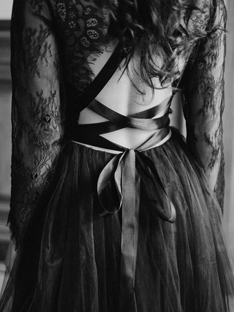 ゴシックブラックのウェディングドレス A ライン長袖背中の開いたレースアップトレーンブライダルガウン無料カスタマイズ