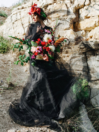 ゴシックブラックのウェディングドレス A ライン長袖背中の開いたレースアップトレーンブライダルガウン無料カスタマイズ