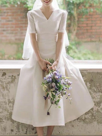 シンプルなウェディングドレス ストレッチクレープ Vネック 半袖 Aライン ブライダルドレス
