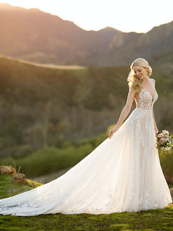 ホワイトレースのウェディングドレスVネックノースリーブバックレストレインレースチュールロングブライダルガウン