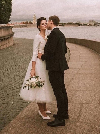 ショートウェディングドレス 2025 膝丈 Vネック 7分袖 Aライン ナチュラルウエスト ブライダルドレス 無料カスタマイズ