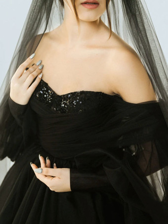 黒のウェディングドレスA ライン長袖レーストレインブライダルガウン無料カスタマイズ