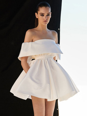 Vestidos de fiesta cortos Mini vestido semiformal blanco con hombros descubiertos