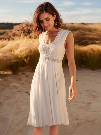 Короткое свадебное платье длиной до колен с v-образным вырезом без рукавов A-Line с завышенной талией и кружевными свадебными платьями