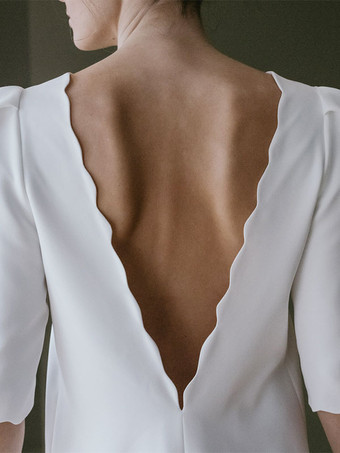 シンプルなウェディングドレス ショートデザインのネックライン 7分袖ブライダルドレス