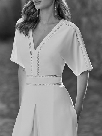 アイボリーブライダルジャンプスーツストレッチクレープポケット床長さのAラインVネック半袖無料カスタマイズ