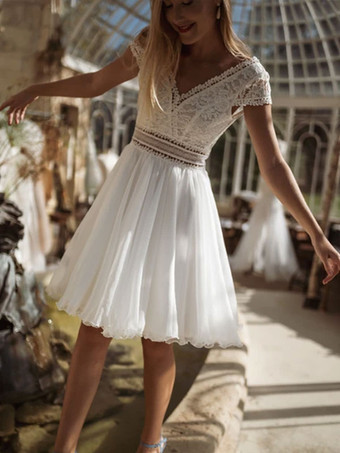 ホワイトショートウェディングドレス 膝丈 Vネック 半袖 Aライン レース ショートブライダルドレス 無料カスタマイズ