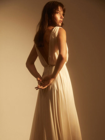 シンプルなウェディングドレス シフォン Vネック ノースリーブ プリーツ Aライン ブライダルドレス 無料カスタマイズ