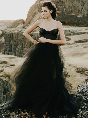 ブラックブラック ロイヤル ウェディングドレス ストレッチ クレープ Aライン ノースリーブ ナチュラル ウエスト スイープ ブライダルドレス