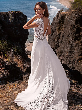 ボヘミアンウェディングドレス サテン生地 レース Aライン スイープウエスト バックレス 半袖 Vネック アイボリー