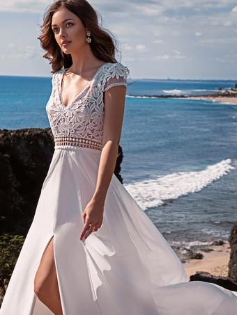 アイボリーボヘミアンウェディングドレス サテン生地 レース Aライン スイープウエスト バックレス 半袖 Vネック アイボリー