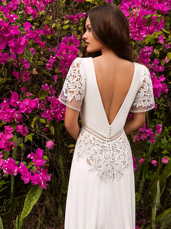 ボヘミアンウェディングドレス サテン生地 レース Aライン スイープウエスト バックレス 半袖 Vネック アイボリー