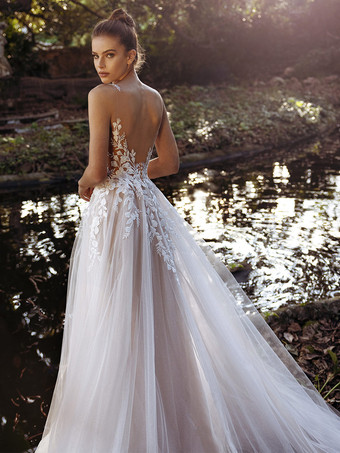 ウェディングドレス コートトレイン Aライン ノースリーブ レース Vネック ブライダルドレス