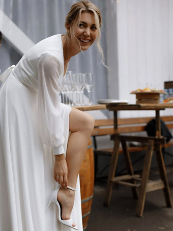 シンプルなウェディングドレス Aライン Vネック 長袖 サッシュブライダルガウン