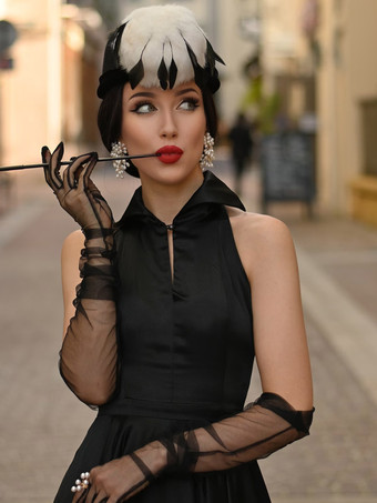 ブラックのウェディングドレス A ライン ノースリーブ サテン生地 ティーレングス ブライダル ドレス