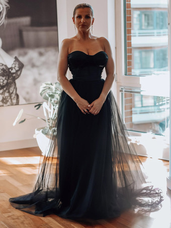 ブラック ロイヤル ウェディングドレス サテン生地 Aライン 長袖 ナチュラル ウエストスイープ ブライダルガウン