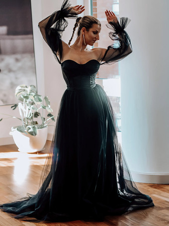 ブラック ロイヤル ウェディングドレス サテン生地 Aライン 長袖 ナチュラル ウエストスイープ ブライダルガウン