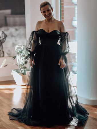 ブラック ロイヤル ウェディングドレス サテン生地 Aライン 長袖 ナチュラル ウエストスイープ ブライダルガウン