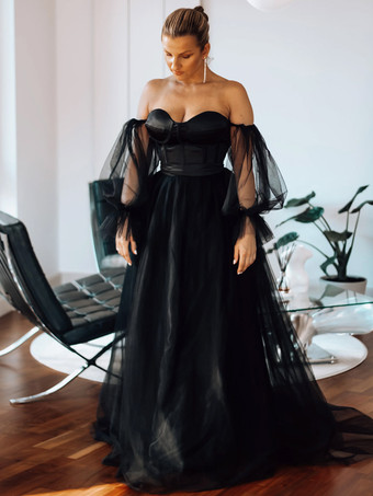 ブラックブラック ロイヤル ウェディングドレス サテン生地 Aライン 長袖 ナチュラル ウエストスイープ ブライダルガウン