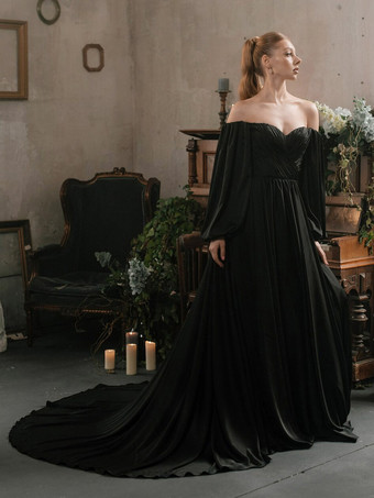 黒のウェディングドレス サテン生地 A ライン 長袖 ナチュラル ウエスト プリーツ コート トレイン ブライダル ドレス