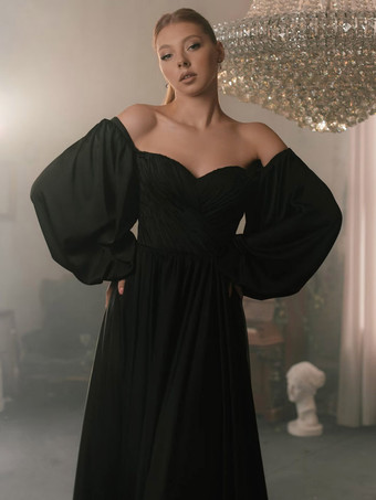 黒のウェディングドレス サテン生地 A ライン 長袖 ナチュラル ウエスト プリーツ コート トレイン ブライダル ドレス