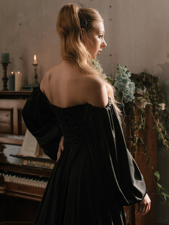 黒のウェディングドレス サテン生地 A ライン 長袖 ナチュラル ウエスト プリーツ コート トレイン ブライダル ドレス