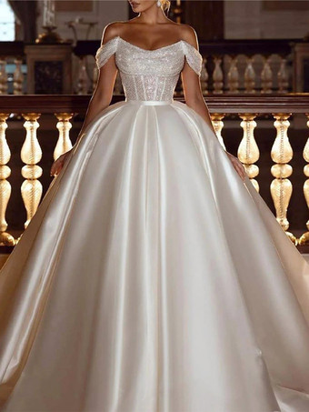 プリンセスウェディングドレス プリンセスシルエット ストラップレス 半袖 ナチュラルウエスト トレーン付き ブライダルドレス