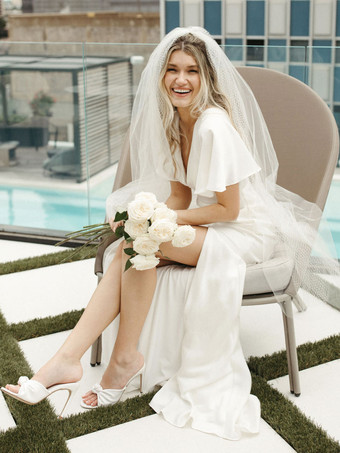 シンプルなウェディングドレス サテン生地 Vネック 半袖 スプリットフロント マーメイド ブライダルドレス