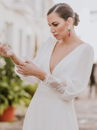 ボヘミアンウェディングドレス レース レース Aラインスイープ ナチュラルウエスト バックレス 長袖 Vネック アイボリー